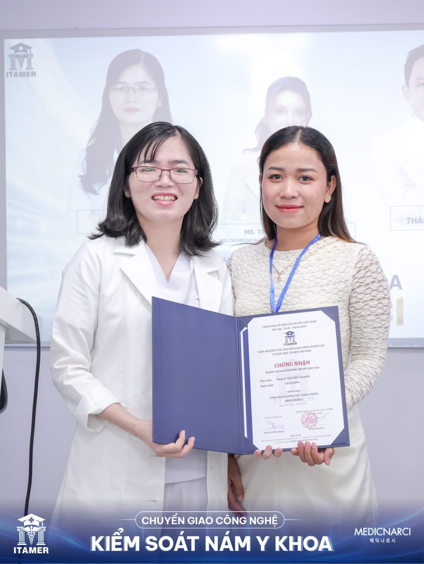 Học viên nhận chứng nhận của Viện ITAMER 6